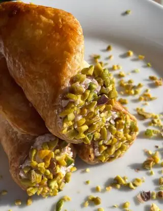 Ricetta Cannoli di sfoglia con mousse di mortadella e pistacchi 😋 di midivertoacucinare