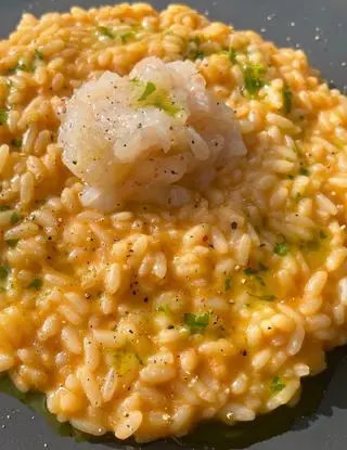 Ricetta Risotto con crema e tartare di scampi 😋 di midivertoacucinare