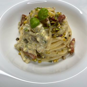 Spaghetti Alla Chitarra Con Datterini Gialli, Gamberi, Burrata E ...