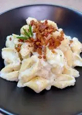 Ricetta Conchigliette con crema di cavolfiore e polvere di guanciale