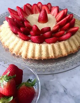 Ricetta “Crostata con crema pasticciera e fragole” di midivertoacucinare