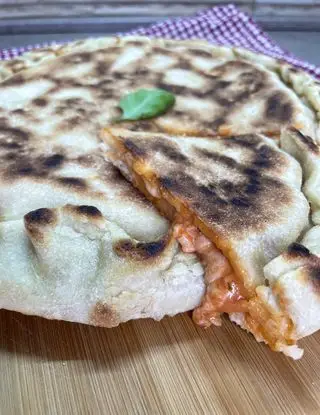 Ricetta Focaccia veloce in padella alla pizzaiola di midivertoacucinare