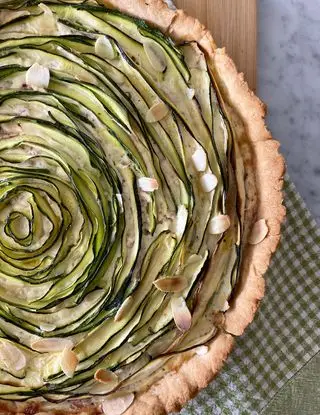 Ricetta Crostata al parmigiano con zucchine, ricotta e speck di midivertoacucinare