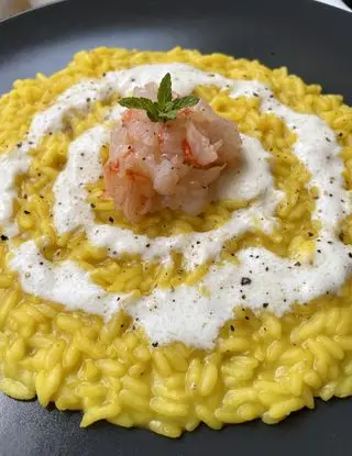 Ricetta Risotto allo zafferano con crema di burrata e tartare di gamberi di midivertoacucinare