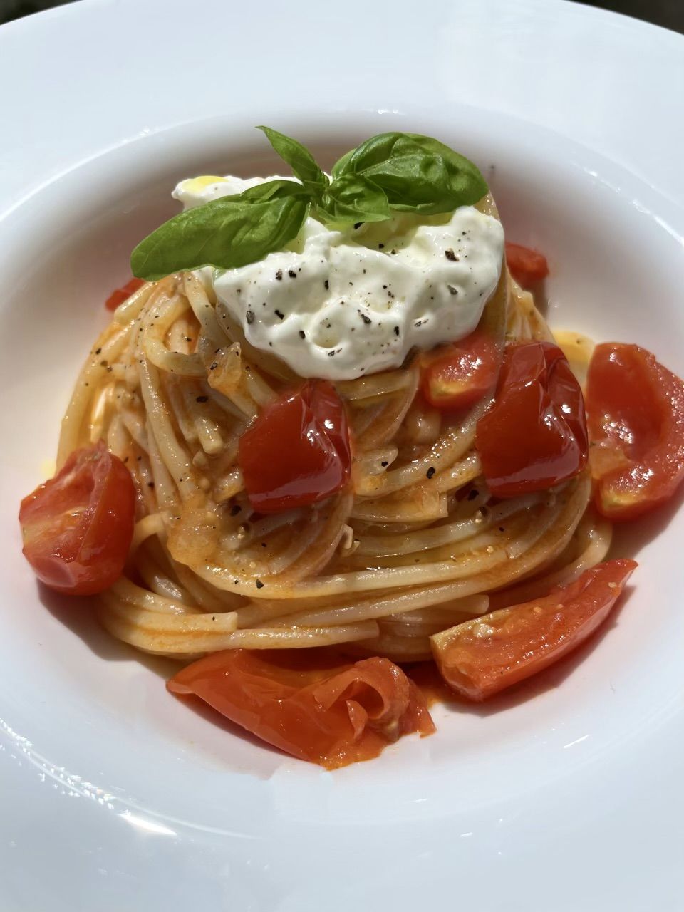 Spaghetti integrali “Felicia” con salsa al pomodoro e basilico con  stracciatella