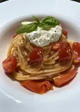 Ricetta Spaghetti al pomodoro, stracciatella e basilico 🍅😍🌿