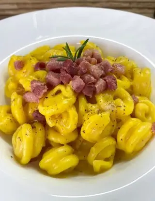 Ricetta Dischi volanti con crema di patate, zafferano e pancetta affumicata di midivertoacucinare