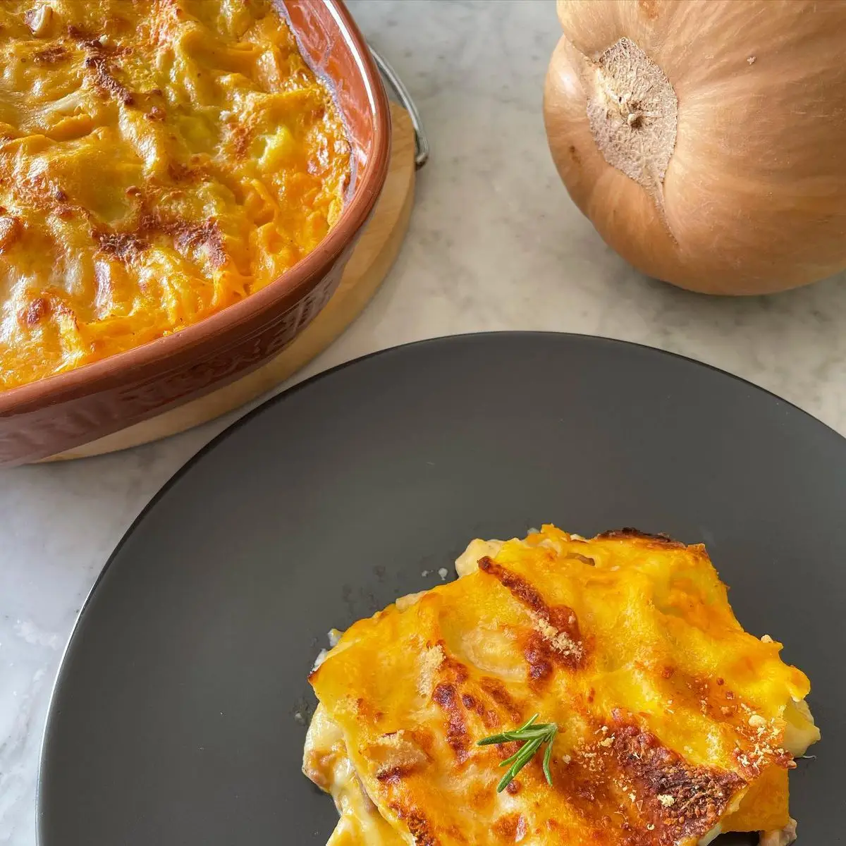 Lasagna con zucca, salsiccia e scamorza affumicata apranzodainonni