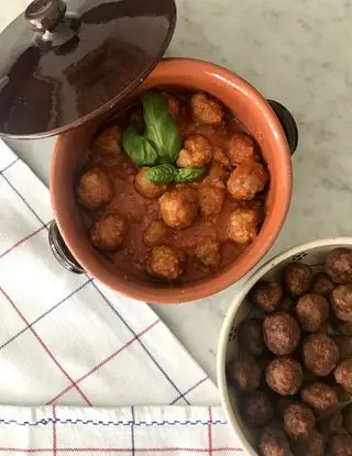 Ricetta Polpette fritte al sugo 🍅 #apranzodainonni di midivertoacucinare