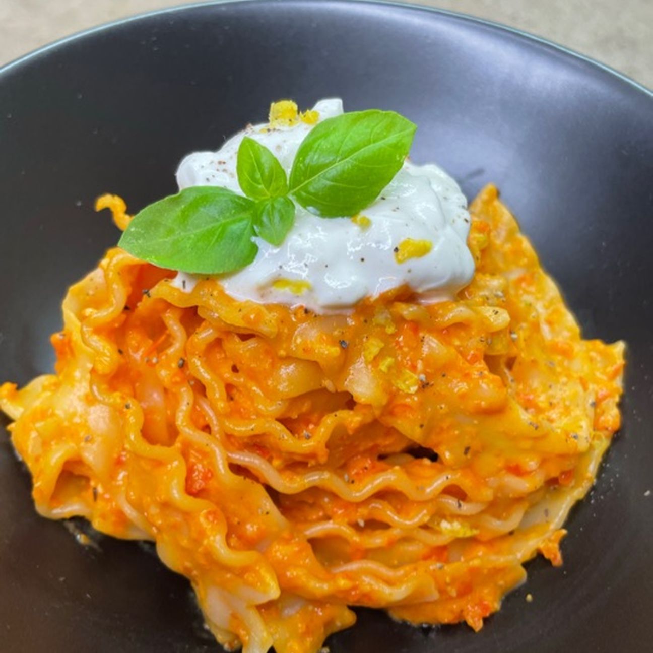 Reginette con crema di peperoni, ricotta e scorza di limone 🍋