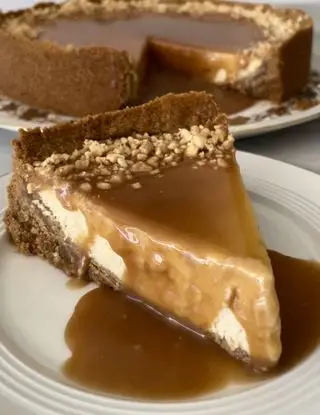 Ricetta Cheesecake caramello salato e arachidi 🥜🤩 di midivertoacucinare