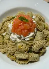 Ricetta Radiotori Pasta Garofalo con crema di avocado e menta, stracciatella e tartare di salmone