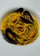 Ricetta Spaghetti Pasta Garofalo con cozze, fiori di zucca e zafferano