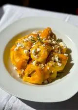 Ricetta Tortelloni ai funghi porcini di Fini Modena con crema di zucca, feta e noci