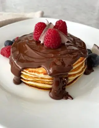 Ricetta Pancakes allo yogurt, cocco e cioccolato 🥥🍫 di midivertoacucinare