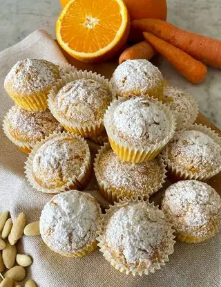 Ricetta Muffin di carote, arance e mandorle di midivertoacucinare