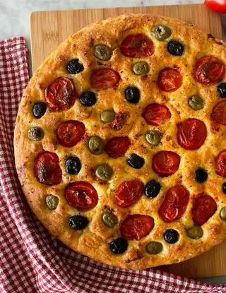 Ricetta Focaccia pugliese🍅 di midivertoacucinare