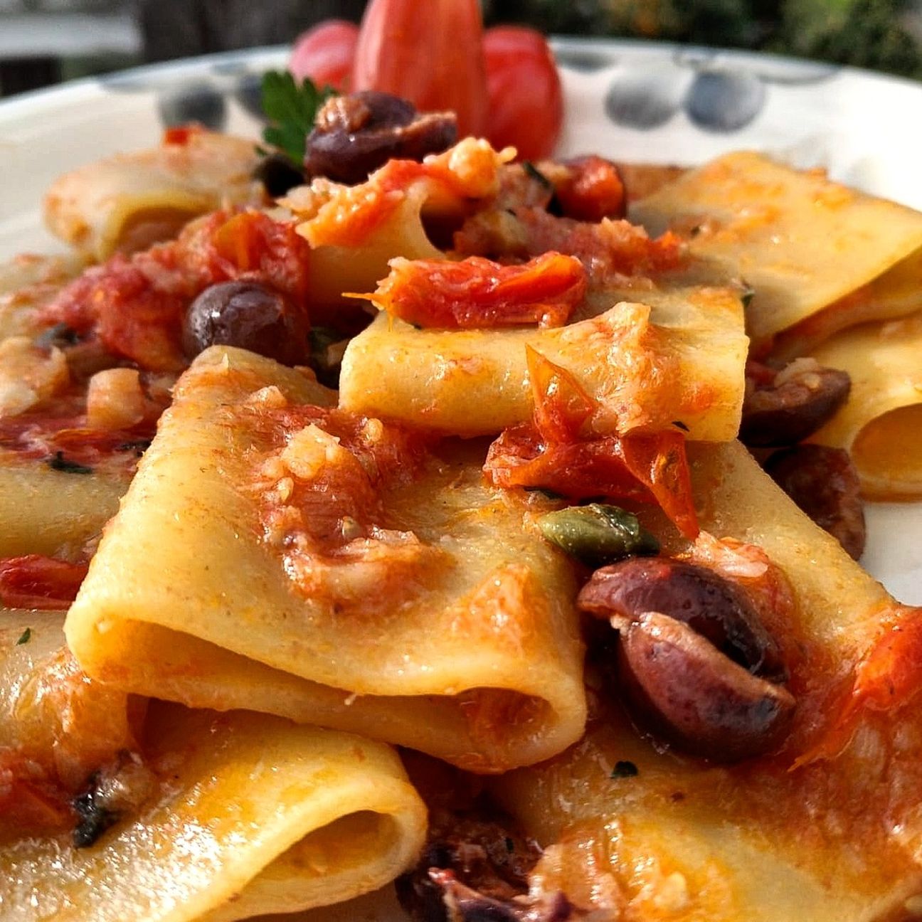 Paccheri Baccalà, olive nere e capperi