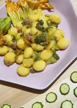 Ricetta Gnocchi con zucchine, pancetta e fuori di zucca