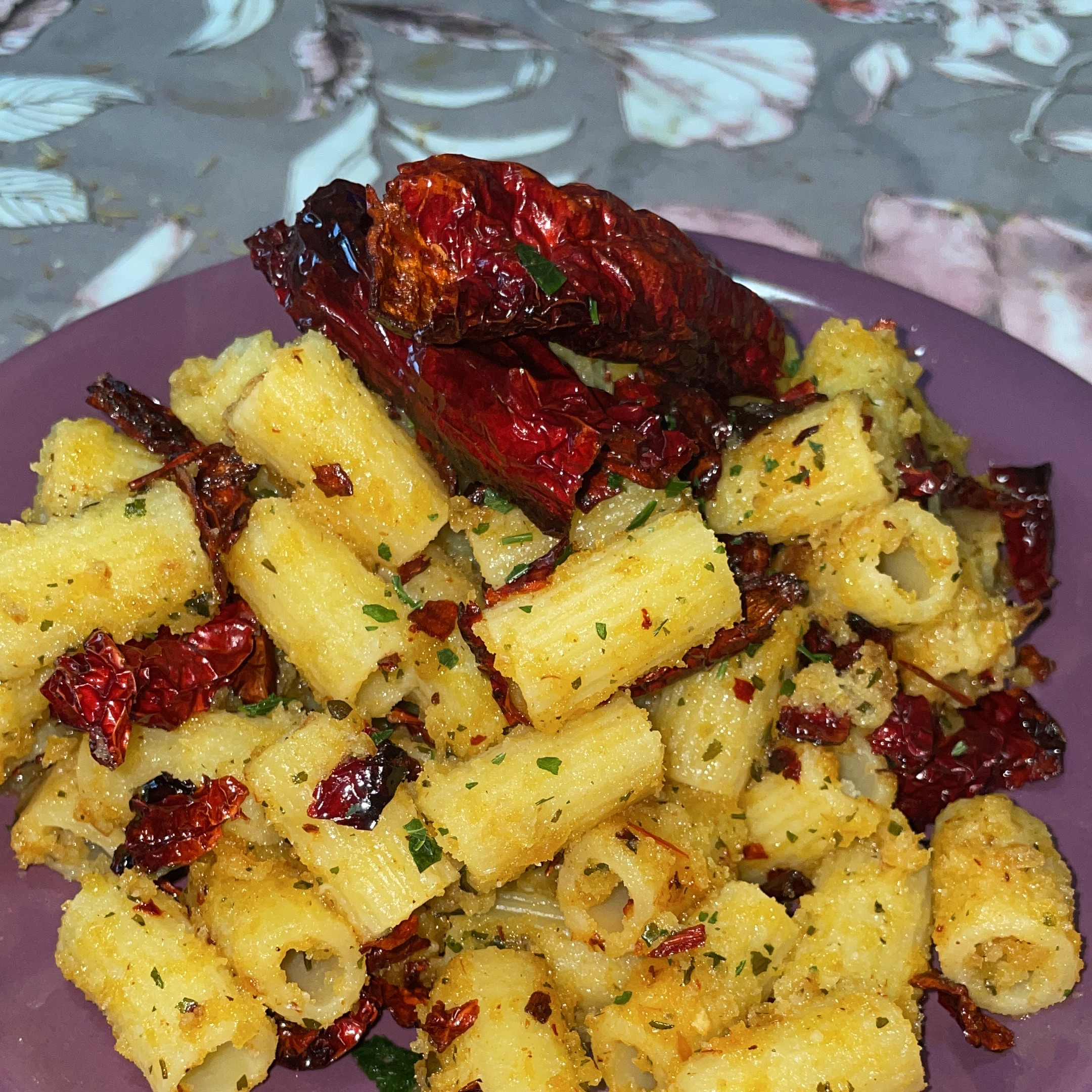 Fusilli lucani con peperoni cruschi e mollica di pane