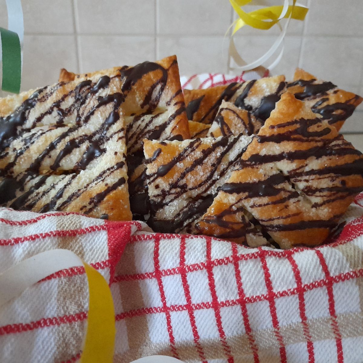 Chiacchiere di carnevale con pastasfoglia
