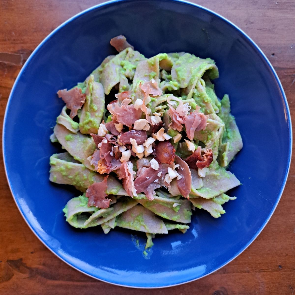 Tagliatelle piselli guanciale e nocciole