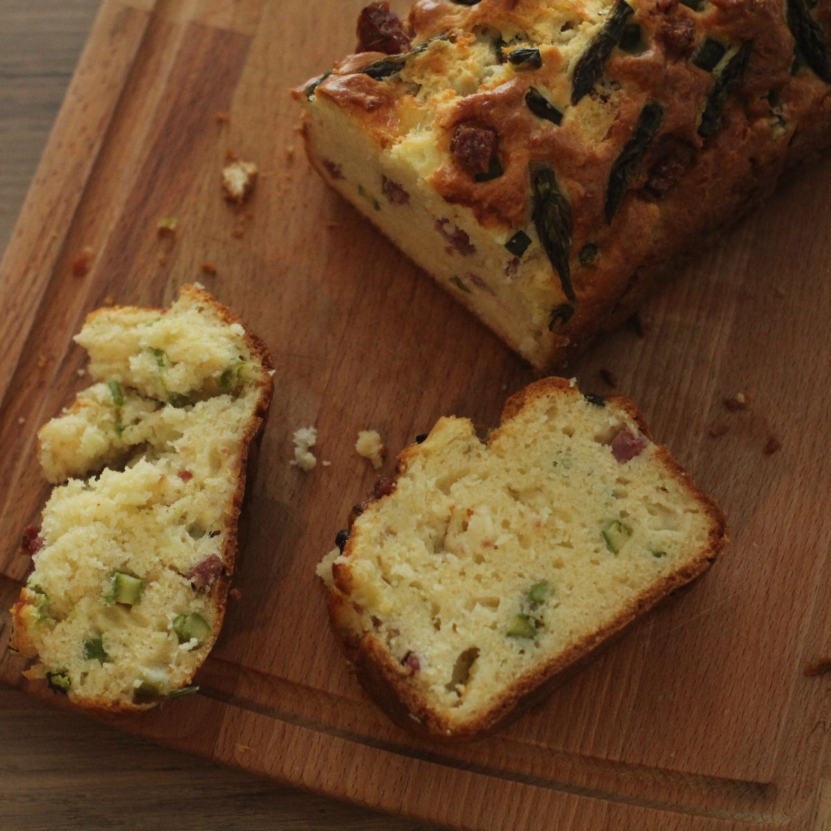 Plum Cake Salato con Asparagi e Salame