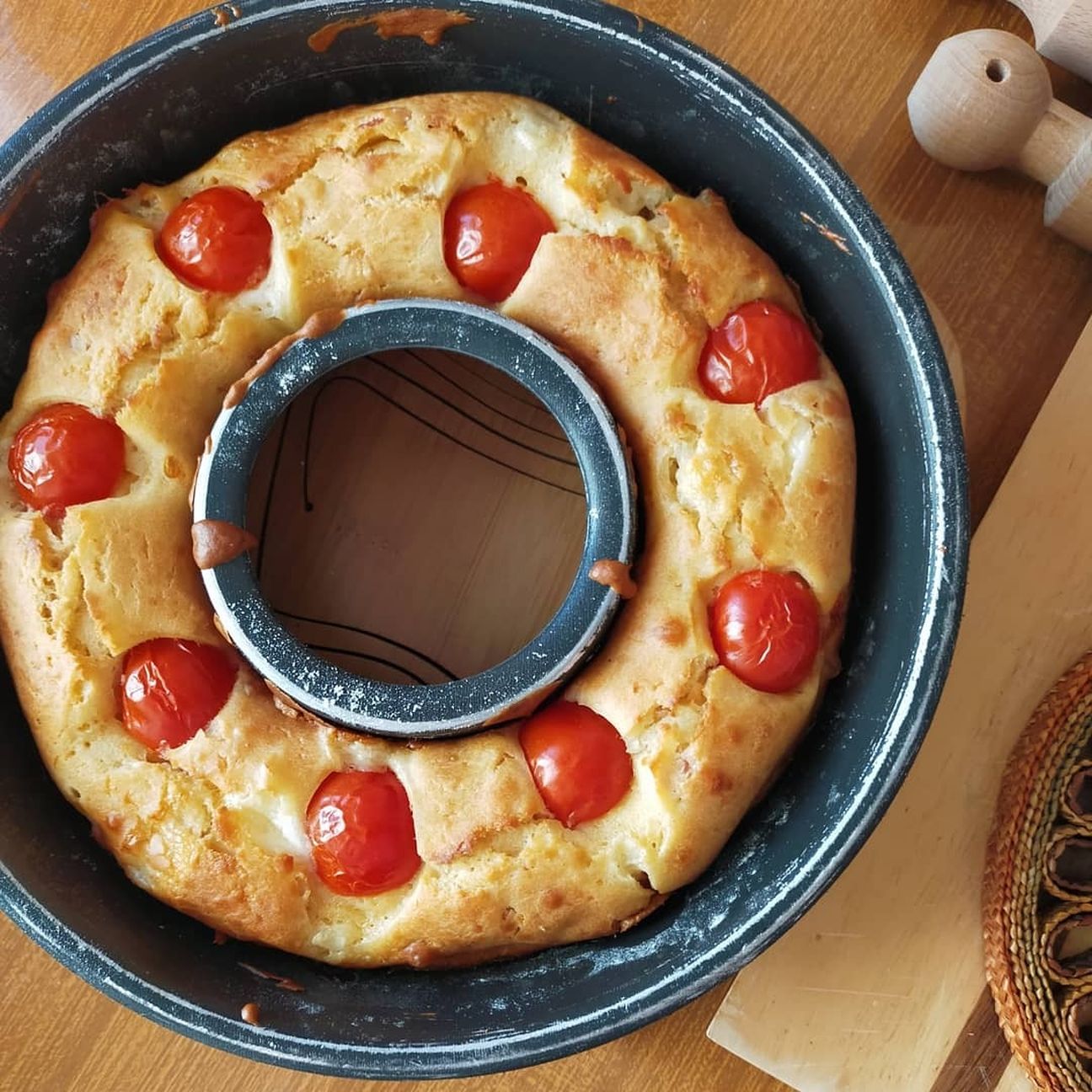 Ciambella salata con prosciutto e formaggio
