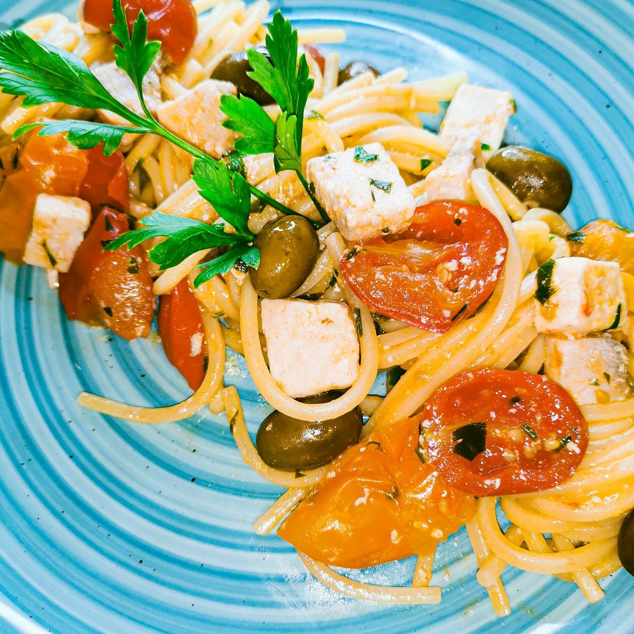 Spaghetti con pesce spada e olive taggiasche