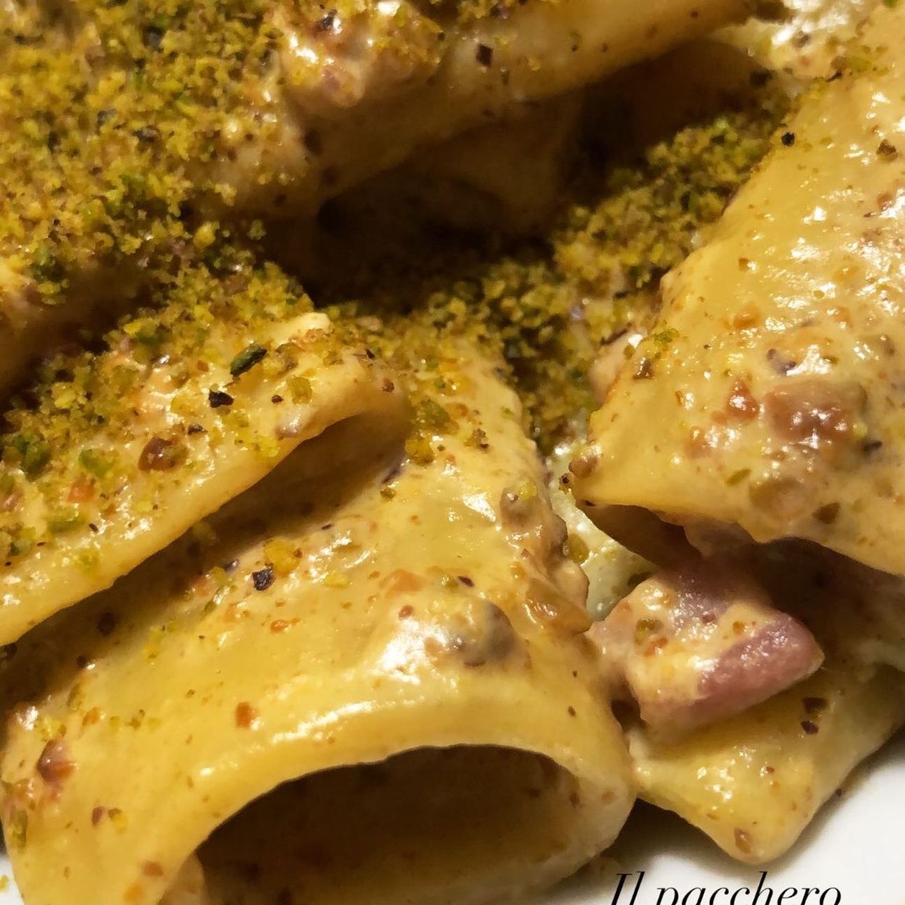 Paccheri con burrata pistacchi e pancetta croccante