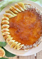 Ricetta Cheesecake con confettura di fichi e fichi freschi tagliati a spicchi