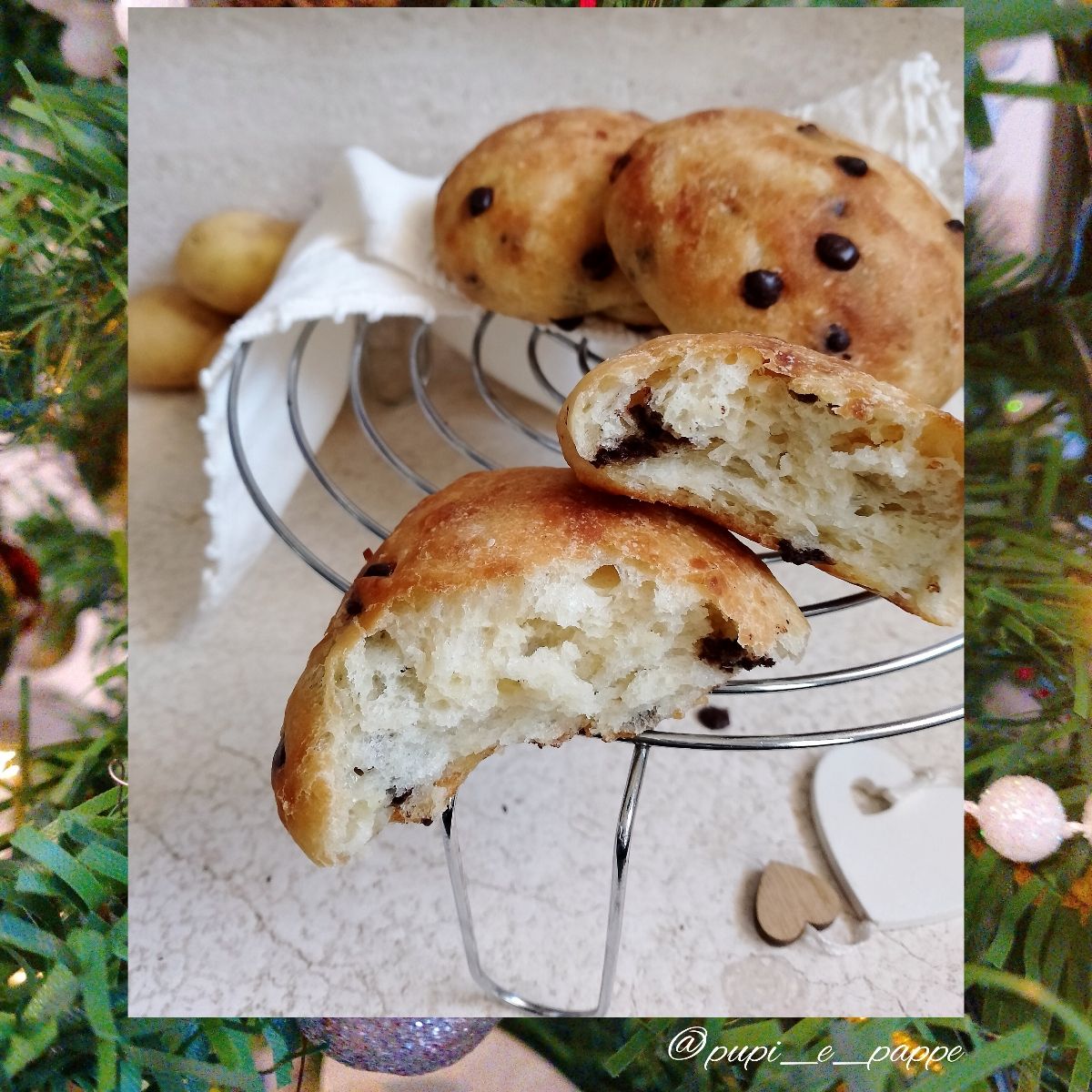 Panini dolci di patate e gocce di cioccolato fondente