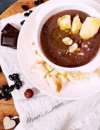 Ricetta Vellutata di fagioli neri con cioccolato fondente e nocciole di pupiepappe