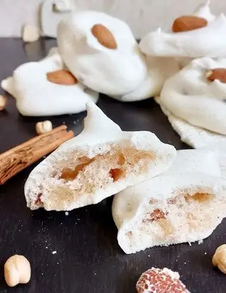 Ricetta Meringhe all' acqua faba, mandorle e cannella di pupiepappe