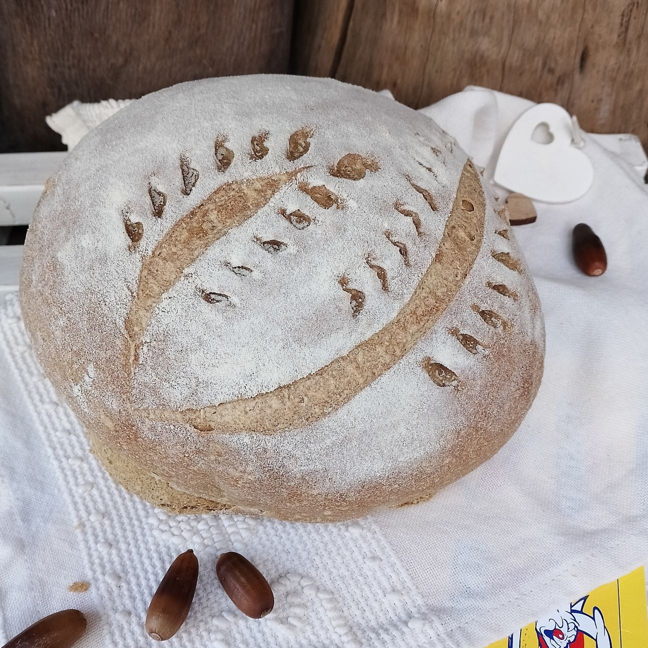 Pane con farina di ghiande e zafferano