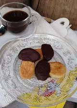 Ricetta Funghetti di frolla all' olio, zafferano e cioccolato fondente