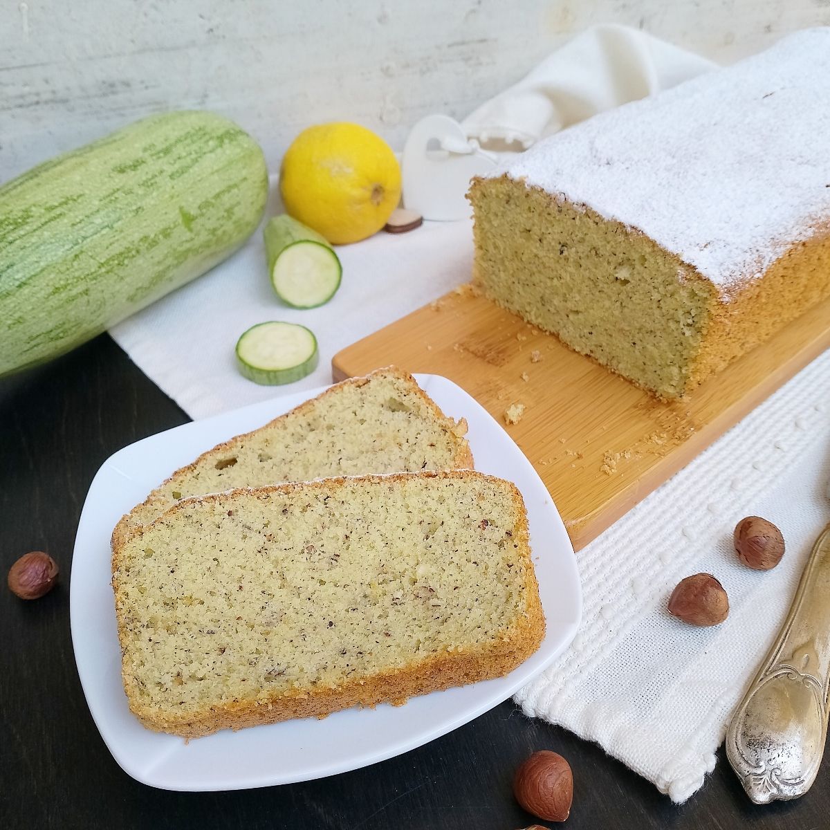 Torta dolce con zucchine e nocciole