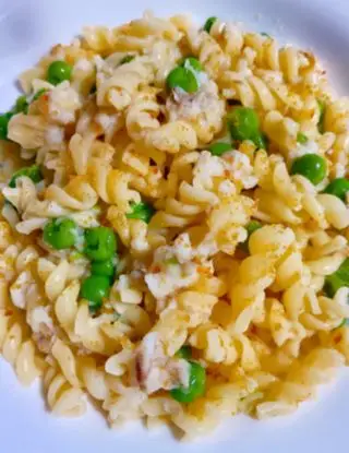 Ricetta Fusilli con orata arrosto, pisellini e bottarga di pupiepappe