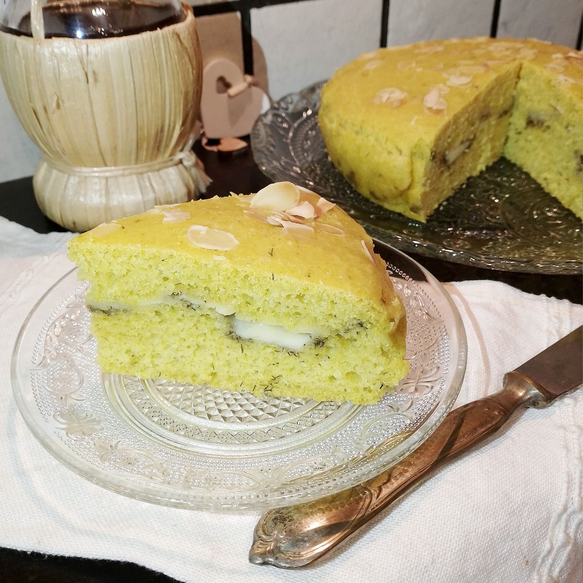 PAN DI SPAGNA SALATO CON PESTO DI FINOCCHIETTO, CACIOTTA E MANDORLE