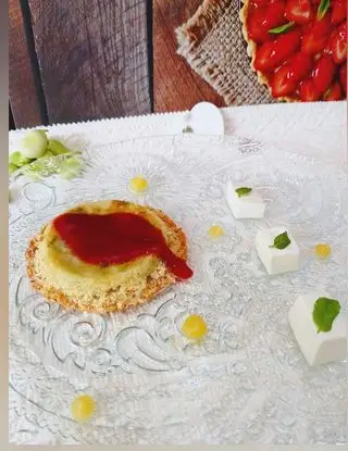 Ricetta TORTINO DOLCE DI FAVETTE FRESCHE E MANDORLE, COULIS DI FRAGOLE, CASU AXEDU E MENTA. di pupiepappe