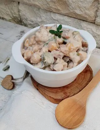 Ricetta INSALATA FREDDA DI CECI, CETRIOLINI SOTTACETO, CAMONA E TONNO di pupiepappe