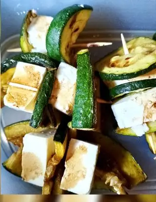 Ricetta SPIEDINI DI ZUCCHINE E FETA di pupiepappe