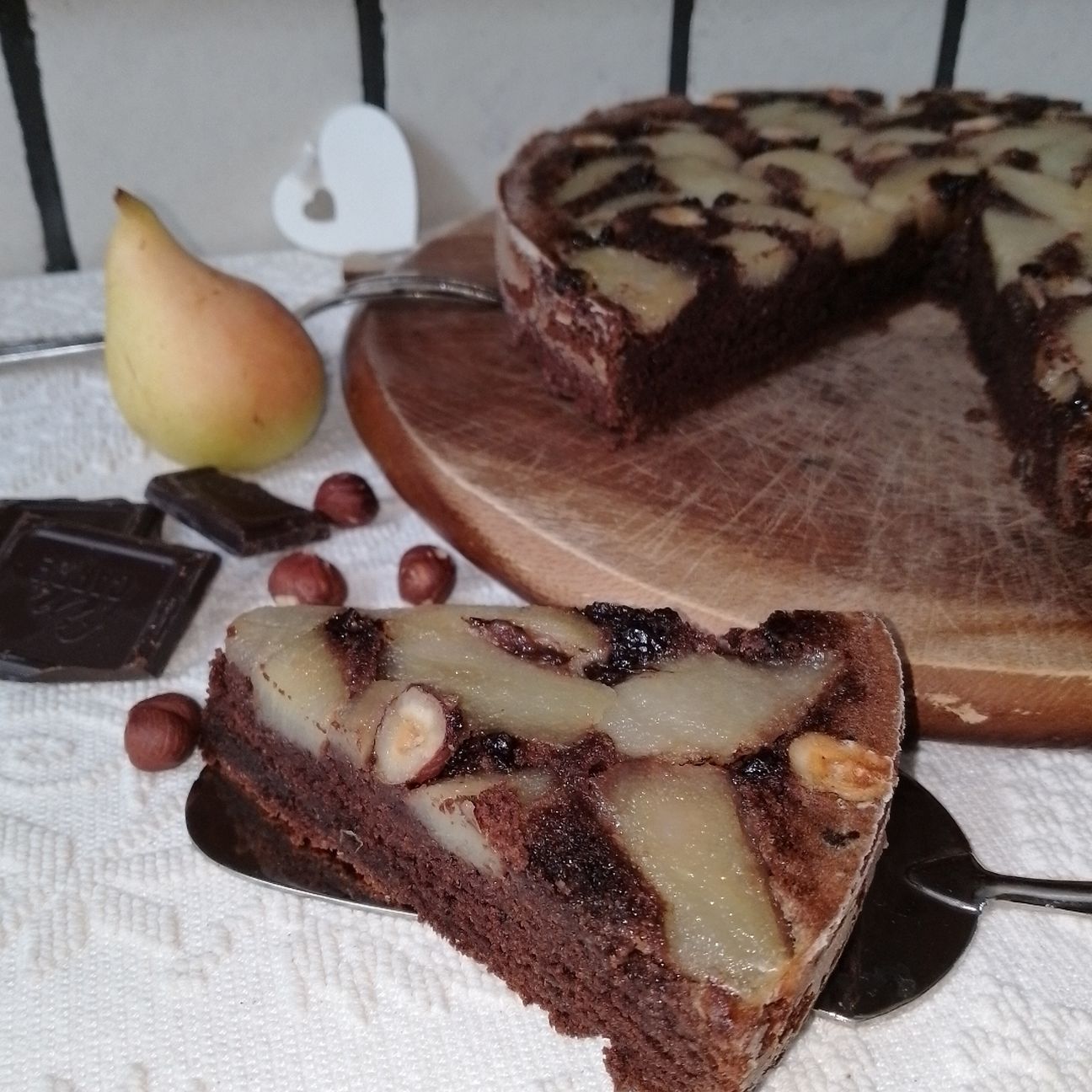 Torta di pere,cacao e nocciole
