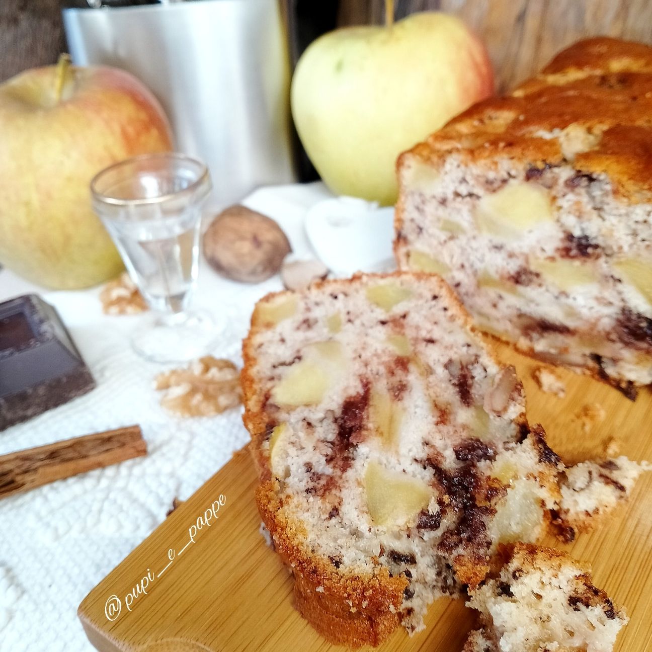 Torta di mele, cioccolato e grappa (filuferru)