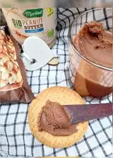 Ricetta Crema al cioccolato e arachidi croccante.