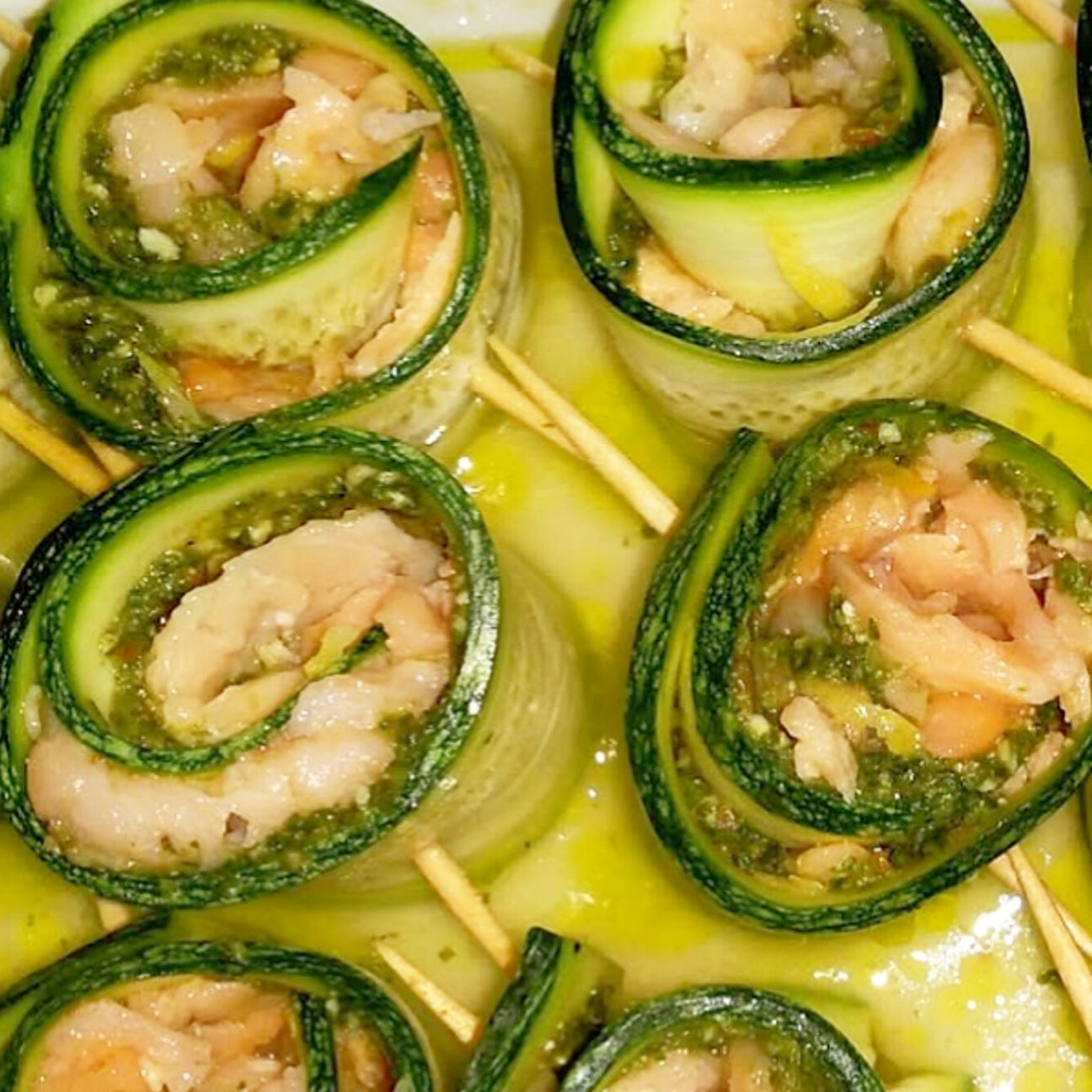 Zucchine crude, pesto e salmone affumicato