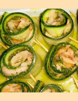 Ricetta Zucchine crude, pesto e salmone affumicato di pupiepappe