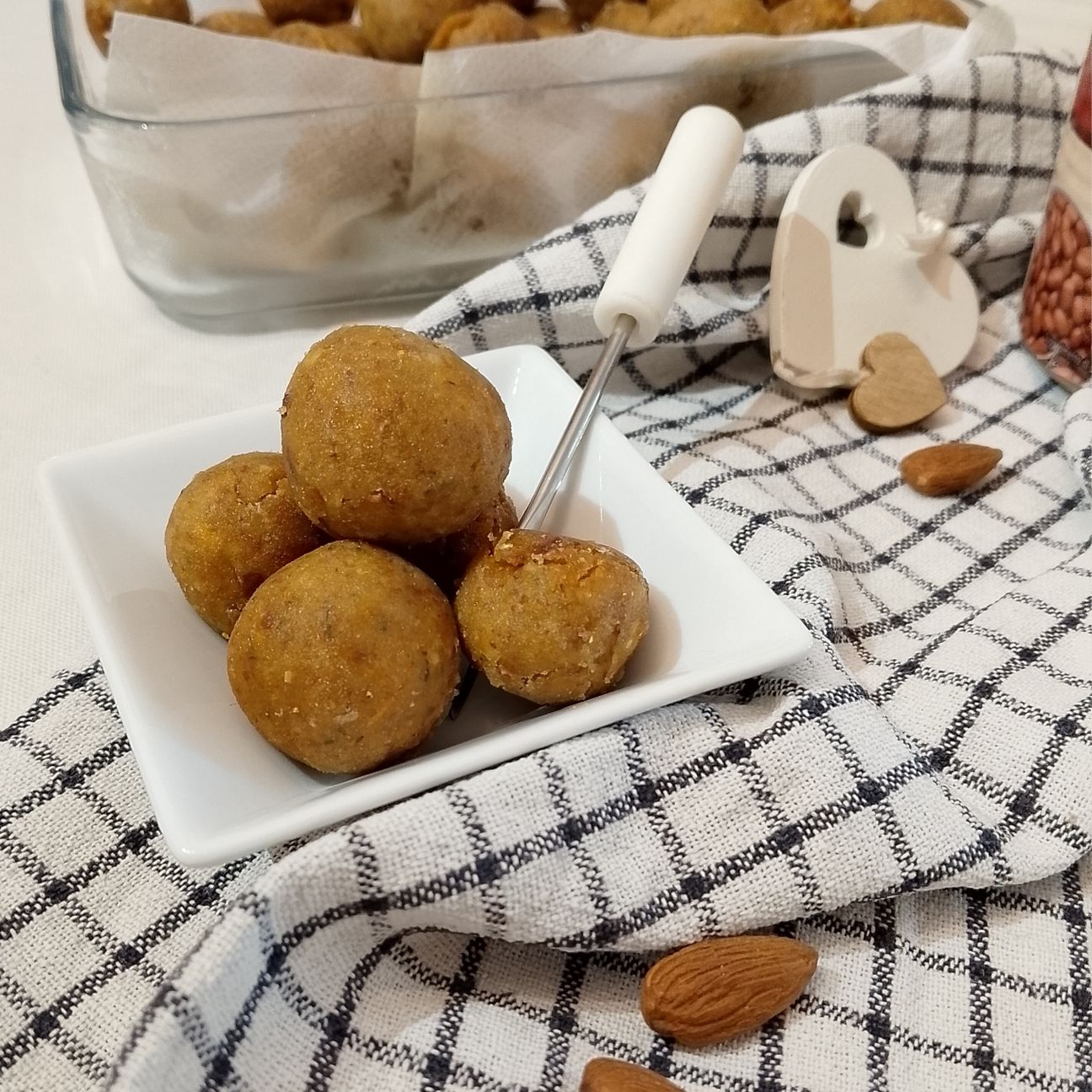 Polpette di borlotti e mandorle