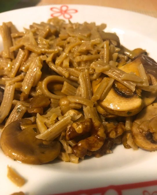 Pasta di castagne con castagne, funghi e noci