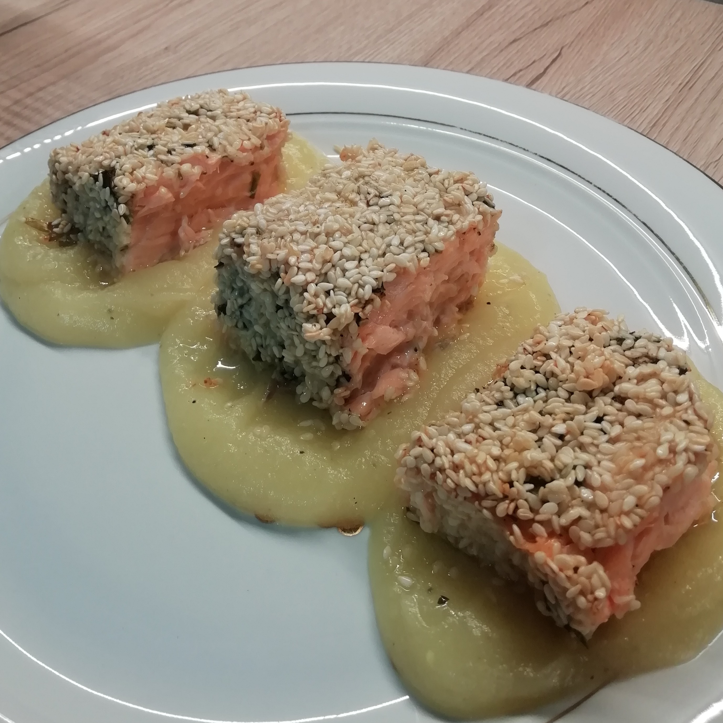 Salmone in crosta di sesamo